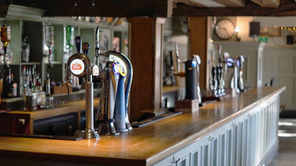 The Greyhound Inn Chalfont St Peter Экстерьер фото